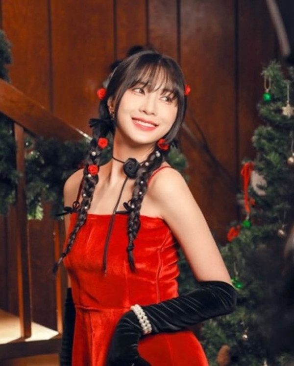 크리스마스 분위기 내는 에이핑크 오하영