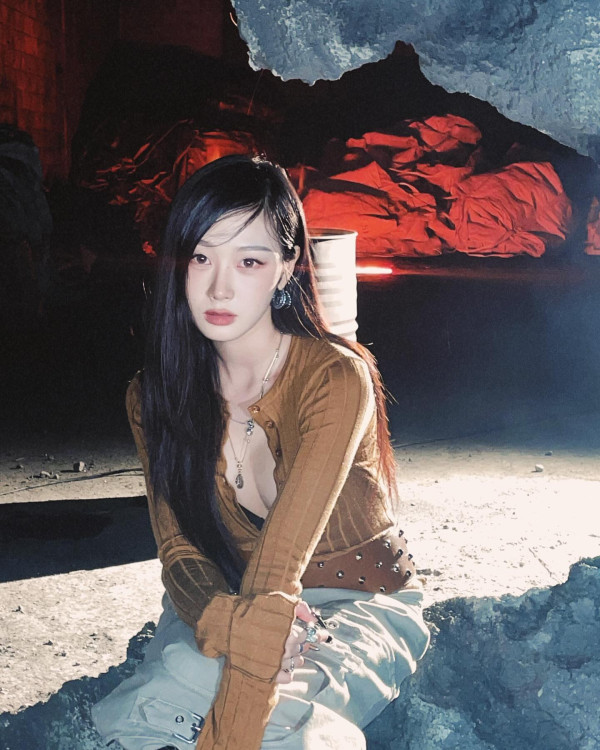 단추를 많이 푼 에스파 지젤