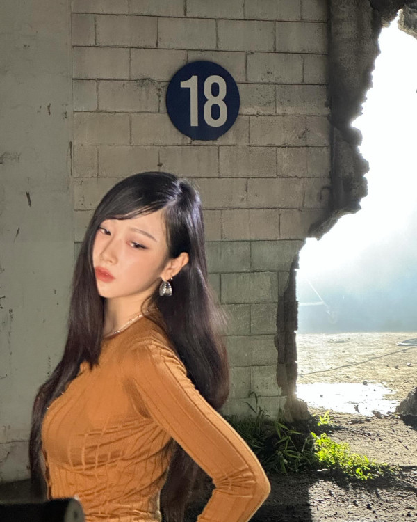 단추를 많이 푼 에스파 지젤