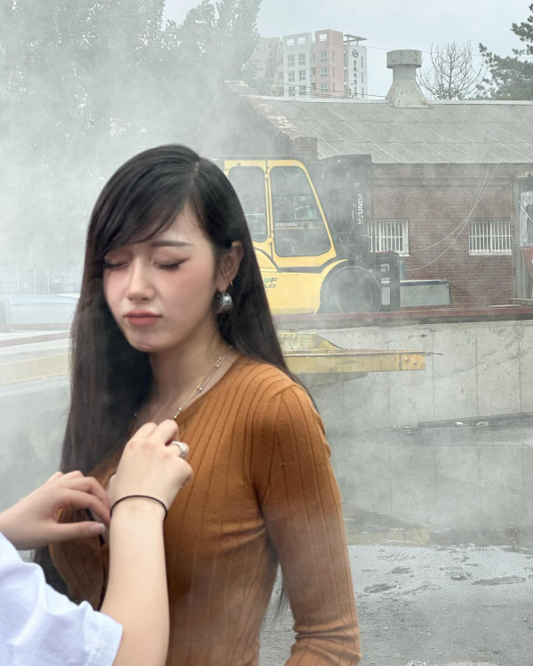 단추를 많이 푼 에스파 지젤