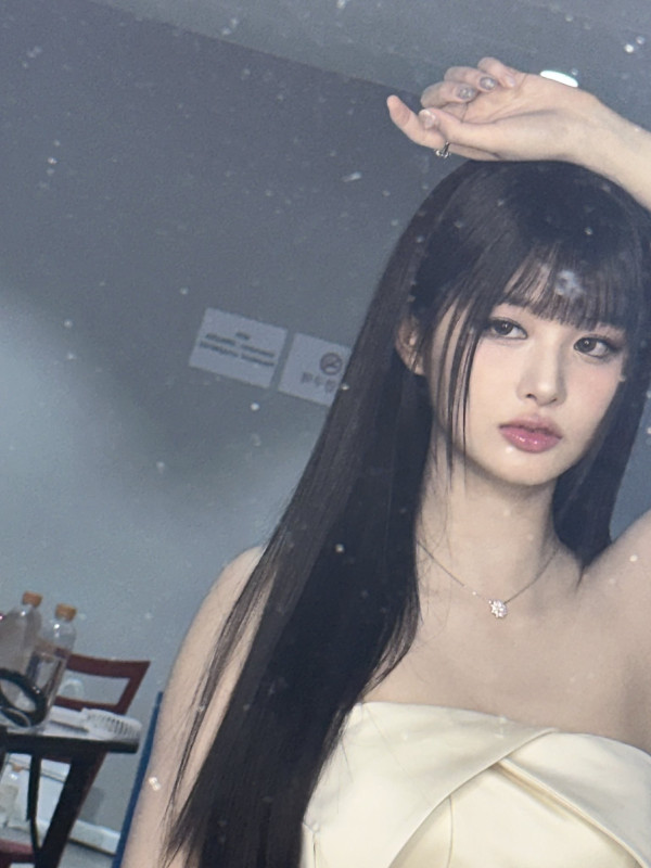 오프숄더 미니드레스 엔믹스 설윤