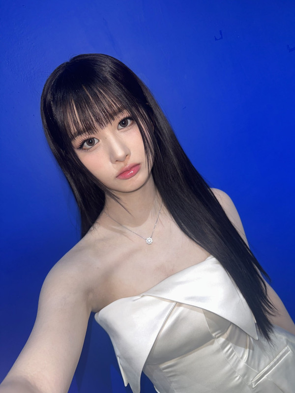 오프숄더 미니드레스 엔믹스 설윤