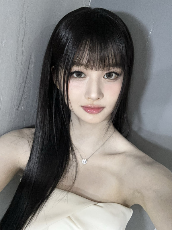 오프숄더 미니드레스 엔믹스 설윤