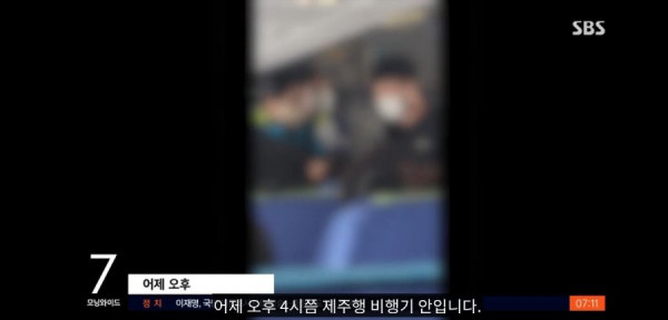 비행기에서 애 운다고 욕하는 남성