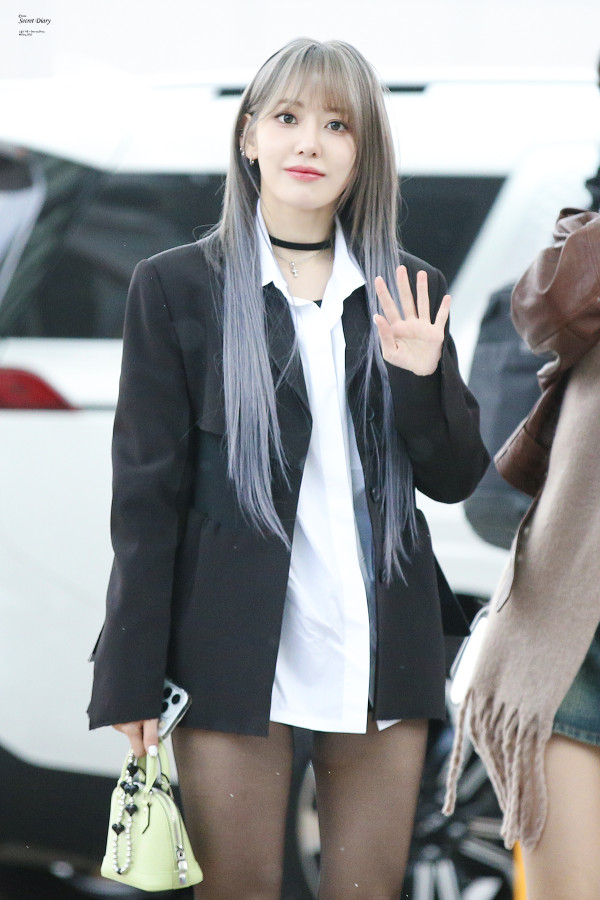 하의실종 셔츠룩 검스 르세라핌 사쿠라