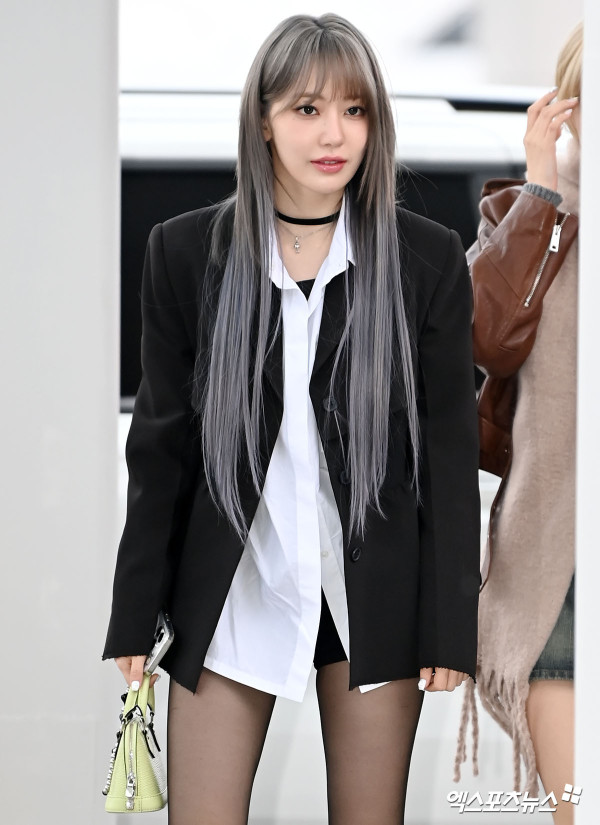 하의실종 셔츠룩 검스 르세라핌 사쿠라