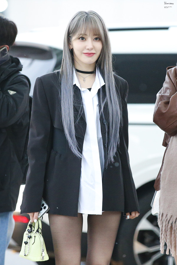 하의실종 셔츠룩 검스 르세라핌 사쿠라