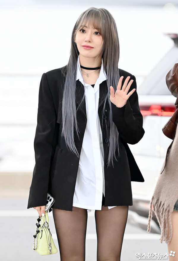 하의실종 셔츠룩 검스 르세라핌 사쿠라