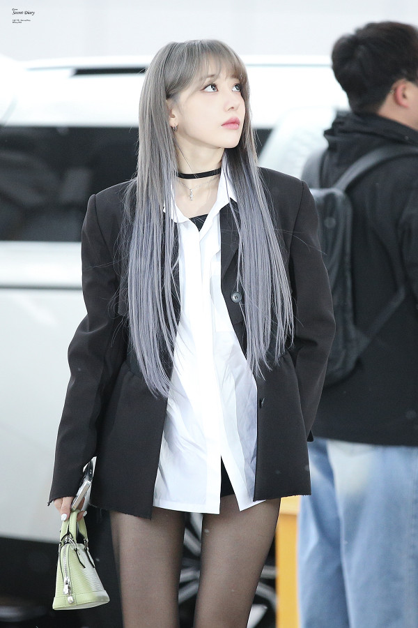 하의실종 셔츠룩 검스 르세라핌 사쿠라