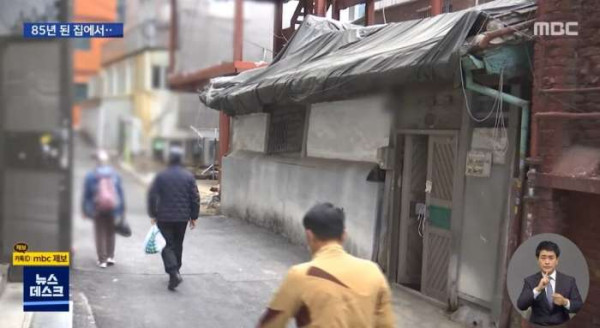 아무 지원도 못받고 방치된채로 죽은 엄마와 아들 한달만에 발견