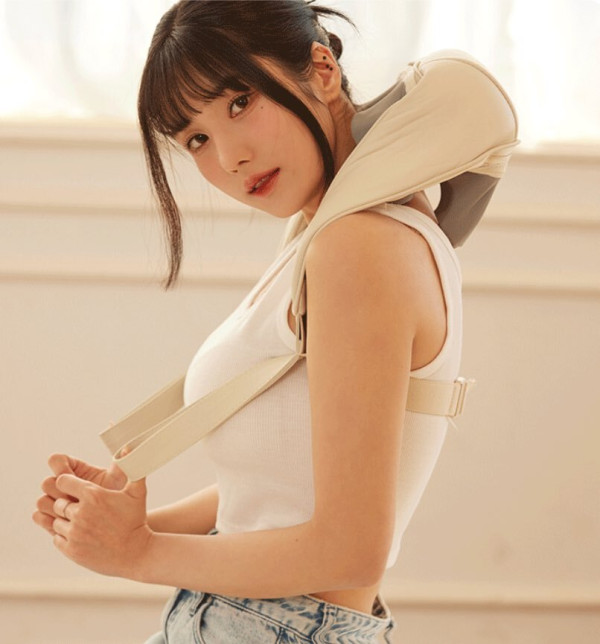 권은비 마사지기 광고 화보