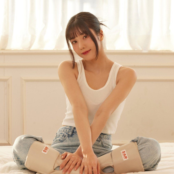 권은비 마사지기 광고 화보