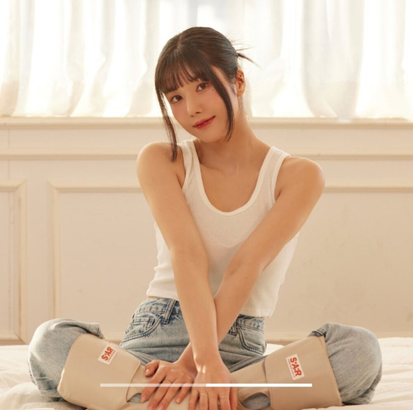 권은비 마사지기 광고 화보