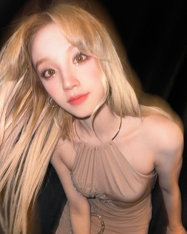 누드톤 드레스 아이들 우기..늘씬한 몸매