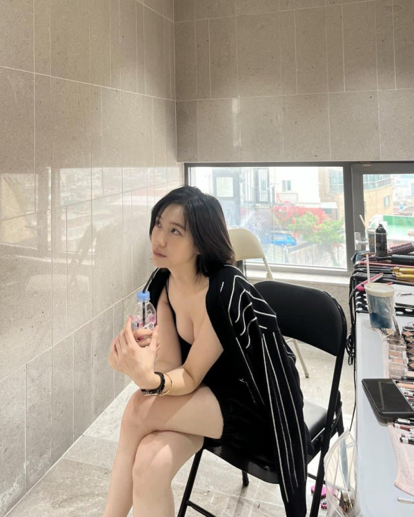 섹시한 검은색 레이스 슬립 박지현 화보