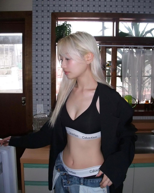 CK 브라팬티 입고 화보 찍은 러블리즈 류수정
