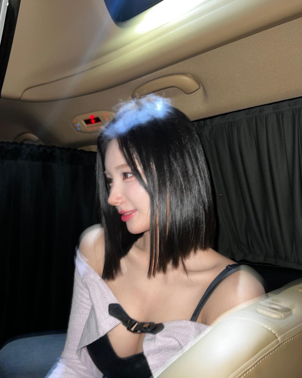 차안에서 검은 끈나시 앨리스 소희