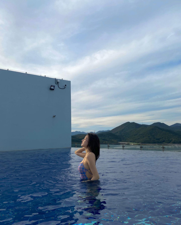 수영장에서...모모랜드 낸시