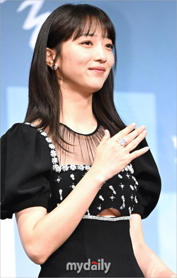 표예진 검은 드레스-낮에 뜨는 달