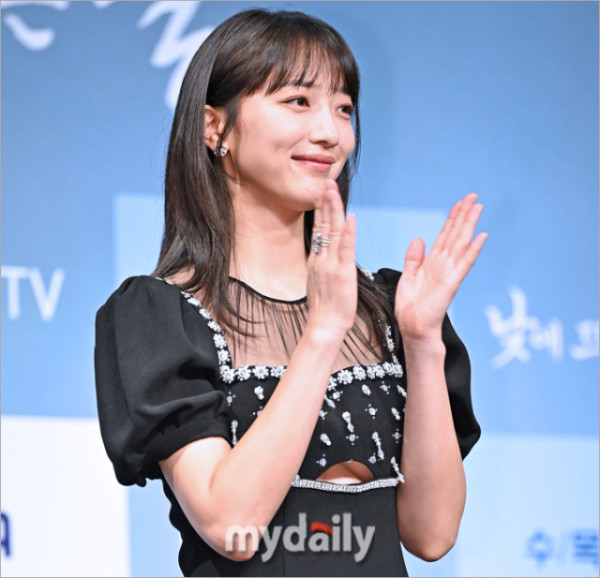 표예진 검은 드레스-낮에 뜨는 달