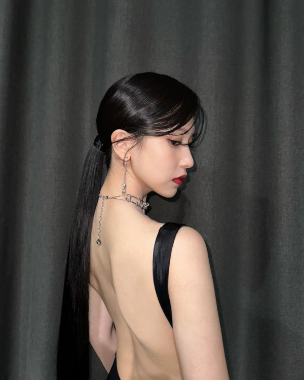 트와이스 미나 블랙드레스