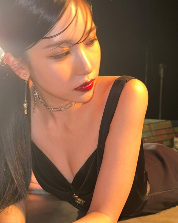 트와이스 미나 블랙드레스