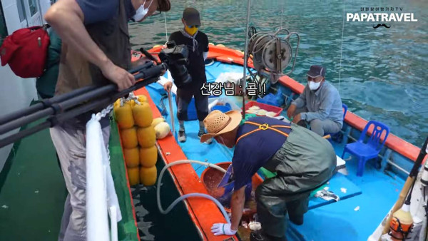 해외에서 유명하다는 홍도 유람선 횟집