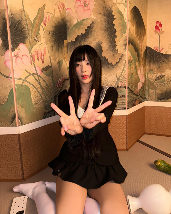 자다 깬듯한 표정 레드벨벳 슬기