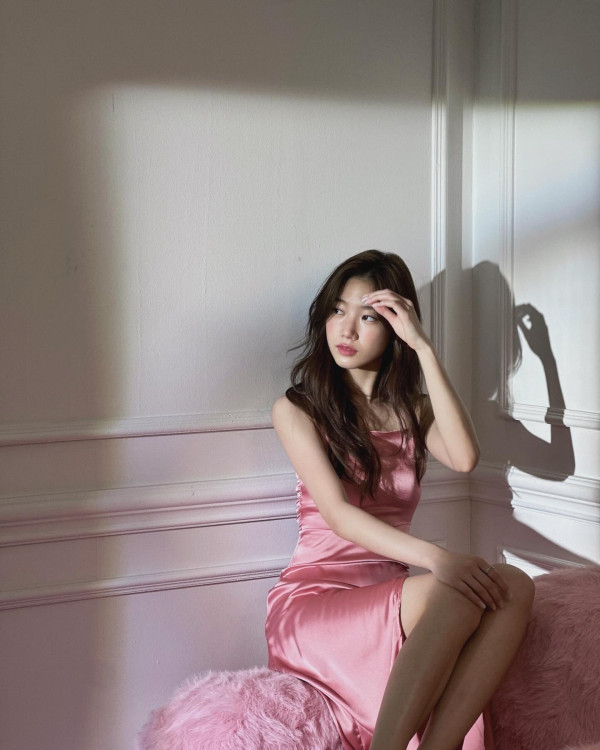 핑크색 실크 끈원피스 르세라핌 카즈하