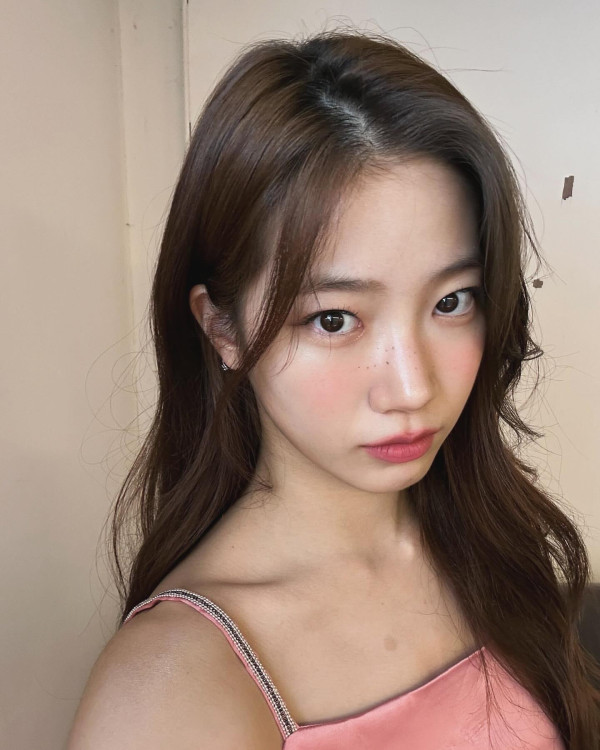 핑크색 실크 끈원피스 르세라핌 카즈하