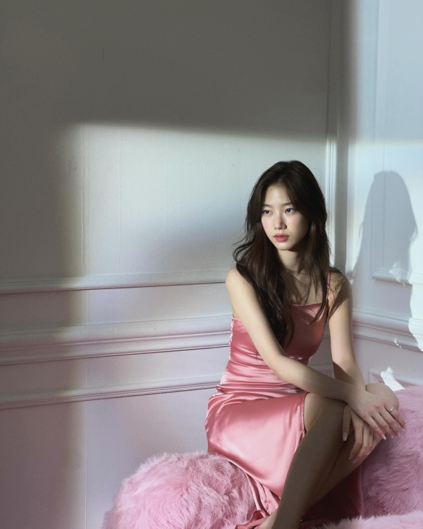 핑크색 실크 끈원피스 르세라핌 카즈하