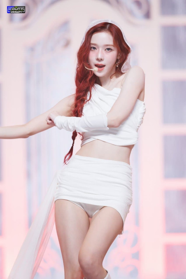 엠 카운트다운 에스파 올 화이트