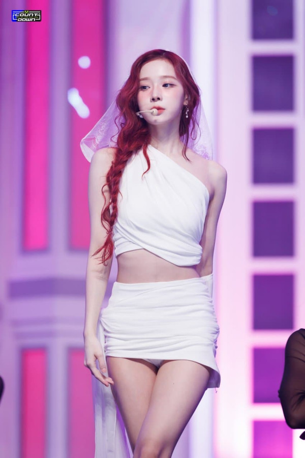 엠 카운트다운 에스파 올 화이트