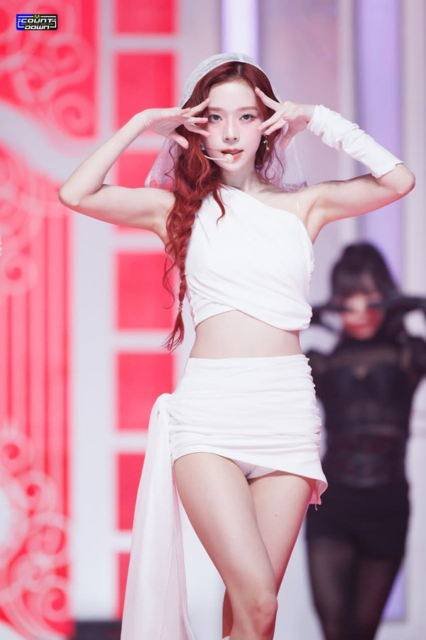 엠 카운트다운 에스파 올 화이트