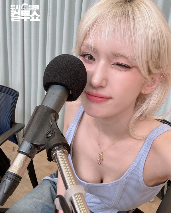 우월한 전소미 1장