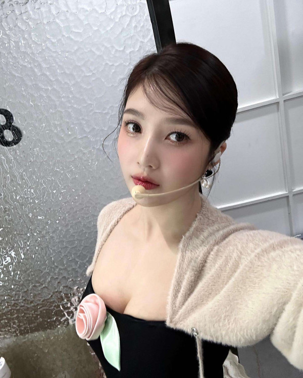 장미 튜브탑 레드벨벳 조이