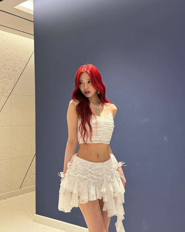 화이트 끈나시 ITZY 유나-가요대전