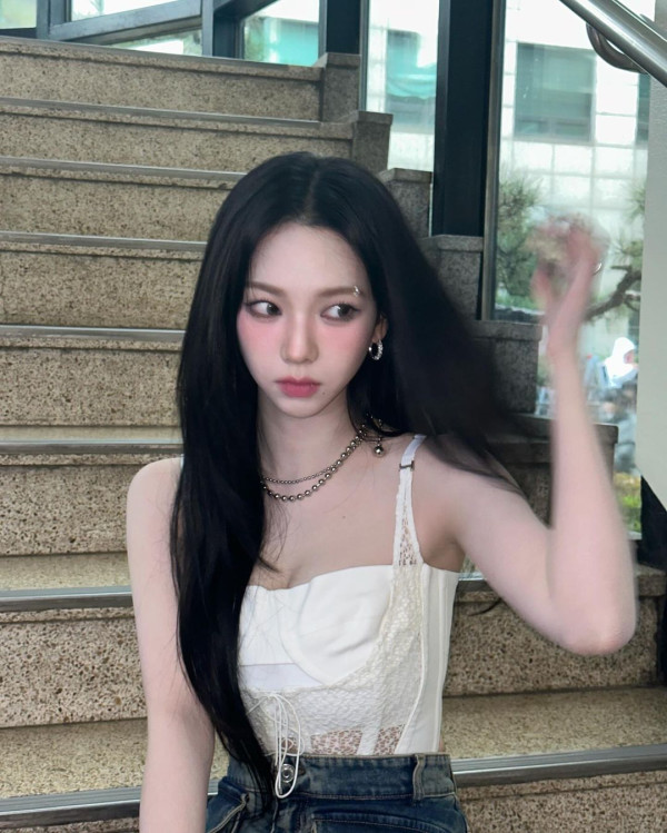 망사스타킹 에스파 카리나