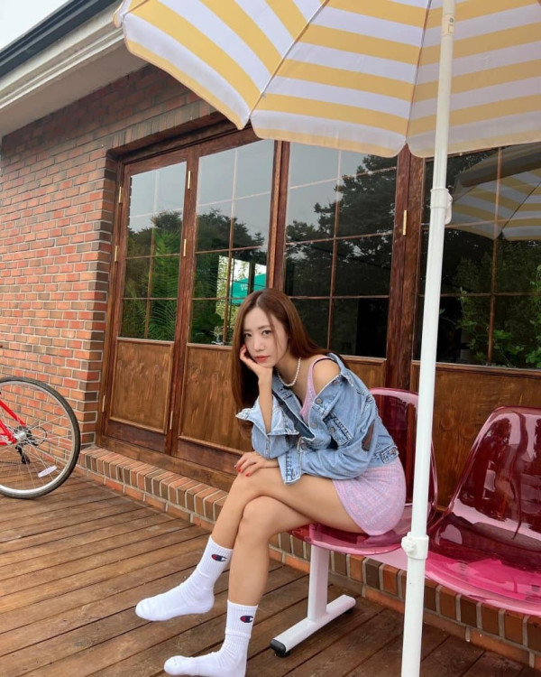 타이트한 핑크원피스 에이핑크 남주