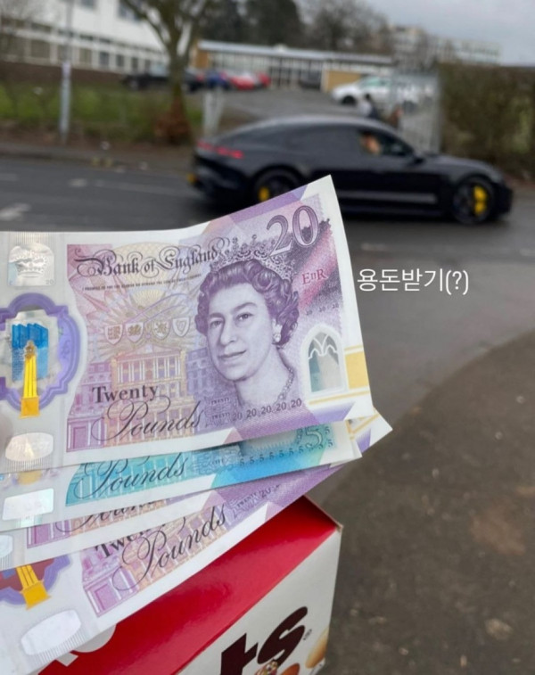 팬을 만났는데 빈손이였던 황희찬