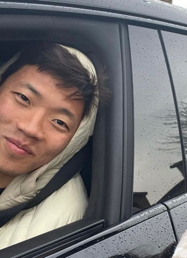 팬을 만났는데 빈손이였던 황희찬