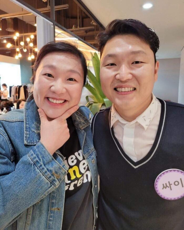 오늘자 싸이와 개그우먼 김수지 투샷