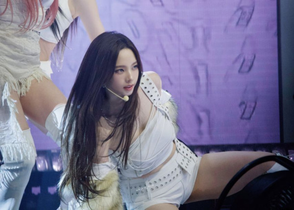 에스파 카리나 빌보드 위민 인 뮤직 어워즈