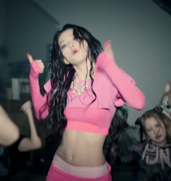 핑크돌핀 입은 슬기