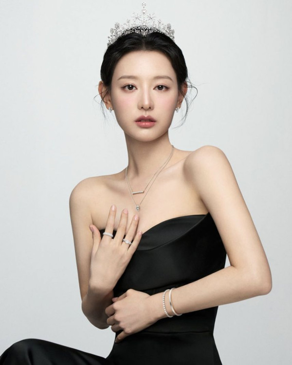 김지원 스톤헨지 새 화보