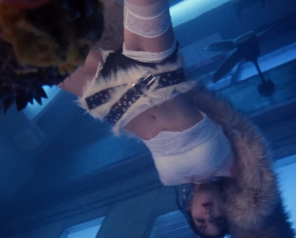 핑크돌핀 입은 슬기