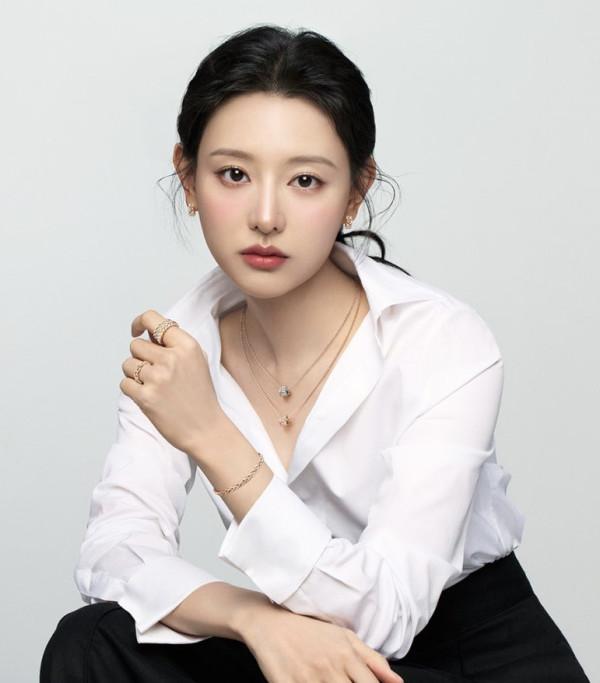 김지원 스톤헨지 새 화보