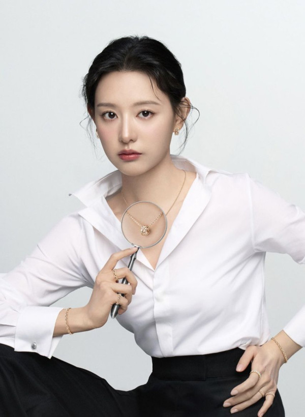 김지원 스톤헨지 새 화보