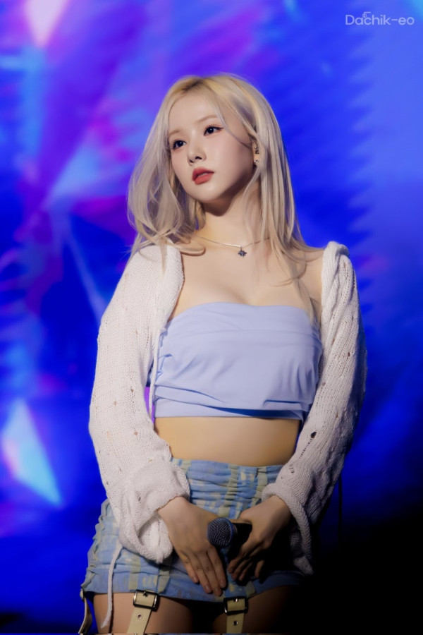 매끈한 백옥피부 상체 비비지 은하