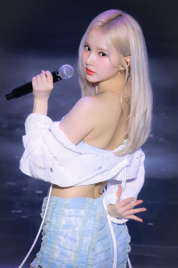 매끈한 백옥피부 상체 비비지 은하